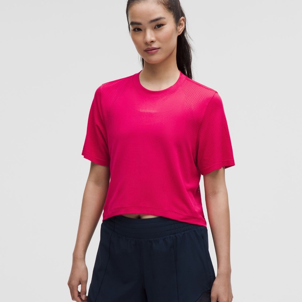lululemon athletica Women's Vibrant Pink Short Sleeve Tee